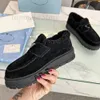 Lüks Kadın Monolit Sıradan Ayakkabı Süet Yün Deri Loafers Tasarımcı Üçgen Logo Platformu Spor Kısa Dişli Üçgen P loafers Sıcak Yün Ayakkabı C1019-1