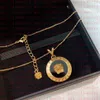 Collier de créateur de mode avec pendentif lettre V Banshee Medusa Head plaqué or 18 carats pour femme VE7226w