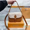 Designer -Lamb Wool Winter Bags Woman Metal Locks Handväskor Mens Messenger Bag Soft päls