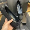 Chaussures habillées de créateurs Chaussures de ballet Printemps et automne Chaussures de bateau à fond plat en peau de mouton pour femmes Chaussures de danse en cuir décontractées Chaussures de marque pour femmes De Mujer Channel