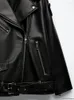 Женские мотоциклетные куртки из искусственной кожи с кожаным ремнем, зимние женские черные пальто из искусственной кожи, тяжелое белое повседневное пальто 2023, стильная одежда