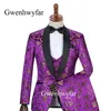 Gwenhwyfar 2019 Förskottsstil Sjal Black Lapel Groom Tuxedos Gold Floral Purple Men Suits Wedding Man Jacket Pants Vest X0276W