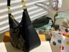 デザイナースモールゴールドネイルバゲットバッグ2023新しいjiaoziバッグシンプルなハンドバッグ片方のショルダーアームバッグの女性。 ＃232