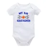 Rompers My 1st March Madness مخصصة طفل اينيسي bodysuit رومبير هدية استحمام الطفل 231019