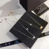 Collana di diamanti di design di lusso Collana con ciondolo di gioielli di design Moda giovane stile a catena lunga Accessori in argento placcato oro Exq189u