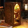 Akcesoria dla lalek DIY Książka Kook Nook Strefy Wstaw Zestawy budowlane Dollhouse Miniaturowa księgarnia księgarnia 3D Wooden Bookend dla dorosłych dzieci Prezenty 231018