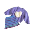 Ensembles de vêtements Vêtements pour enfants 2022 automne hiver ensemble nouveau Style coréen à la mode filles violet amour pull rayé jupe en tricot deux pièces ensemble 231019