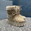 Botas de piel de diseñador para mujer Bota de nieve de invierno Moda Nylon Tobillo Botines de esquí con cordones Suela gruesa Piel cálida Triángulo Bottes Negro Blanco Tamaño 35-41