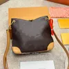 مصممي الأزياء مصممي الأزياء Odeon Totes Shopping Totes Underarm Hobo Flap Clutch Square Counter Counter Facs Women Handbag Leature Leather