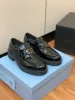 23SS Scarpe eleganti firmate Donna Casual Monolite Triangolo Logo Scarpe in pelle nera Aumenta le sneakers con plateau Cloudbust Classic Patent Ma ufW