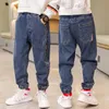 Jeans pojkar denim jeans baby stretch byxor våren hösten buntade fot barn casual byxor 231019