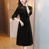 Casual Dresses Mom's Velvet Dress Autumn/Winter 2023 High Grade Fashion Style Retro Embroidery 3/4 Sleeves Elegant Midi Vestido Z3357