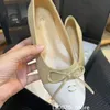 Zapatos de vestir de diseñador Zapatos de ballet Primavera y otoño Moda de piel de oveja Zapatos náuticos de fondo plano Zapatos casuales de baile de cuero para mujer Zapatos de marca para mujer Canal