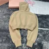 Kırpılmış kapüşonlu kazak hırkalı tasarımcı mektubu kadınlar için fermuar sweatshirtler uzun kollu örgü hoodies 7z0o