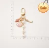 Mignon perle conch key chaîne pendentif fashion charme metal joelry accessoires de femmes bagaux de sac