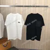 21SS Männer bedruckte T-Shirts Polos Designer Dreieckstasche Paris Kleidung Kurzarm Herrenhemd Tag Loose Style Black337y