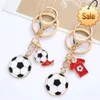 Metalen voetbal sleutelhanger met jersey sneaker hangers voetbal sleutelhanger creatieve sportieve sleutelhanger sleutelaccessoires fans souvenir