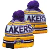 Herrmössor baskethattar Lakers Beanie Alla 32 lag stickade manschetterade Pom Los Angeles Beanies randiga sidelinjen WARM USA College Sport Stick Hatts Cap för kvinnor A3