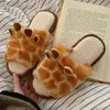 Pantoufles 2023 Dessin animé girafe fourrure moelleuse femmes hiver chaud en peluche maison chaussures d'intérieur antidérapant confortable fourrure belles diapositives 231019