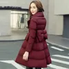 Trench da donna Parka invernale da donna Piumino di media lunghezza in cotone Moda coreana Spessore caldo fiocco Cappotto imbottito grande altalena Donna allentata