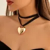 Collane con ciondolo IngeSight.Z Collana multistrato Goth in velluto nero con grande cuore d'amore per le donne Regalo di gioielli con catena corta clavicola sexy