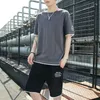 Tracksuits masculinos shorts conjuntos para homens casual treino roupas elegantes estilo coreano topo elástico xl solto ternos esportivos ao ar livre gráfico masculino t