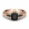 Masowe pierścień punkowy 18K Rose Gold Square Pierścień Diamond Panie Europe and America Luksusowy czarny diament przy imprezę zaręczynową Rozmiar 5323G