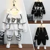 衣料品セットベイビーボーイズの服の子供幼児カジュアルフーディーズスーツスウェットシャツパンツ漫画ストライプトラックスーツヒップホップボーイセット231020