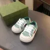 Designer de luxo sapatos de criança borracha design bebê sapatos casuais tamanho 20-25 logotipo verde impressão completa crianças prewalker caixa embalagem ago30