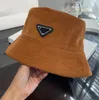 Chapeau de godet de designer pour femmes Insigne de triangle inversé Casquettes de pêcheur en velours côtelé Casquette décontractée en plein air Casquette de voyage pour hommes Bonnet d'hiver Cadeaux -4