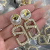 2023 Aretes Earrings Designer for Women Stud Luxury Shape Brass Gold V Letter Brass Jewelry Classic Support Retail 및 Wholesale Earrings Designer for Women