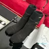 2023-inverno novas botas femininas famoso designer de salto médio malha meias elásticas painel sola grossa martin botas de couro real face para baixo metal carta etiqueta marca senhoras