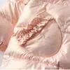 Rompers冬の女の赤ちゃん綿パド付き服ピンクの長袖フード付きロンパーズ生まれ肥厚した風の暖かいジャンプスーツE21007 231020