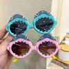 Lunettes de soleil jouets pour enfants confortables et résistantes à l'usure lunettes Po à monture complète protection solaire à