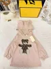 Luksusowy sweter z kapturem dla dzieci 3D niedźwiedź dekoracja ucha rozmiar dziecka 90-150 litera lalka nadruk dziecięce bluzy