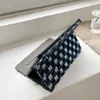 Högklassig modedesigner surfplattor PC-fodral för iPad Pro11 iPad10.9 iPad10.2 10.5 Storlek Air123 iPad5 6 7 8 9 10 mini4-5-6 TPU Fabric Grid Support Holder täcker