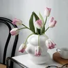 Vases en forme de vase en céramique hydroponique blanc maison modèle chambre décorée avec des articles de fleurs de beignet