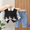 Kläderuppsättningar 2023 Autumn Children Boy 3pcs kläder Set Duck tröja Vest Plaid långärmad skjorta broderi jeans spädbarn baby flicka kostym j231020