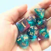 Utomhusspel Aktiviteter 7 datorer med dubbla färger DICE POLYHEDRAL GULD FONT DIGITAL DICES Kit för TRPG RPG D20 D12 D10 D8 D6 D4 TABLE SPEL BOARD GAMING 231020