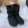 Botas femininas australianas e botas de neve são populares todos os anos Botas femininas de couro longas e curtas estão na moda para usar e botas de pelúcia quentes Design tamanho 35-42