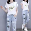 Kvinnors tvåstycksbyxor passar mode Kort ärm T-shirt-topp och genomborrad fotledslängd Jeans Set Kvinnlig student 2023 sommar