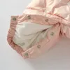 Rompers冬の女の赤ちゃん綿パド付き服ピンクの長袖フード付きロンパーズ生まれ肥厚した風の暖かいジャンプスーツE21007 231020