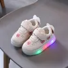 Düz ayakkabılar zapatillas led çocuk ayakkabı çocuk ayakkabı kız boyu aydınlık gündelik spor ayakkabılar kaymaz yumuşak parlayan küçük ayı yürümeye başlayan ayakkabı 231019