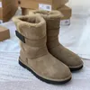 Botas femininas australianas e botas de neve são populares todos os anos Botas femininas de couro longas e curtas estão na moda para usar e botas de pelúcia quentes Design tamanho 35-42