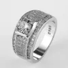Luksusowy srebrny kolor okrągłe sześcienne pierścienie cyrkonu dla mężczyzn Klasyczny pierścionek ślubny