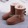 Tasman Pantoufles Australie Bottes de neige classiques ultra mini pour femme - Bottines courtes mi-genou en fourrure australienne - Bottes de neige d'hiver à plateforme rose châtaigne avec nœud papillon