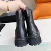 2023-Stivaletti in pelle verniciata di vacchetta pelle check grosso blocco tacco basso stivaletto Chelsea punta tonda stivaletti slip-on scarpe firmate di lusso calzature di fabbrica