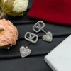 Designer-Ohrringe, herzförmige Alphabet-Ohrringe aus Messing mit eingebettetem Zirkon, Charm-Damenschmuck, Hochzeit, Bankett, hochwertige Geschenke