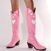 Botas moda rosa cowgirl para mulheres amor coração ocidental cowboy apontou toe slipon y saltos feminino joelho alto 231019