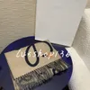 Sciarpa di design con scialle di lusso di marca L Letters Sacrf Con confezione regalo